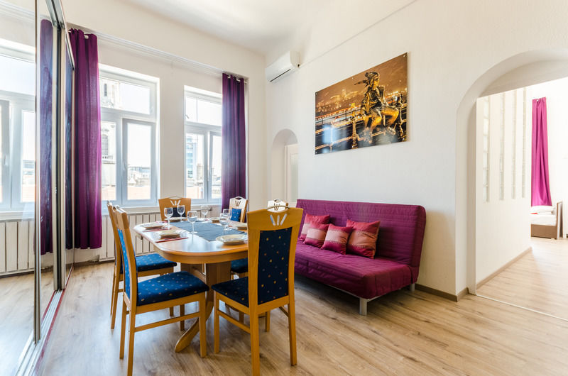 Like Home - City Center - Style Apartment บูดาเปสต์ ภายนอก รูปภาพ