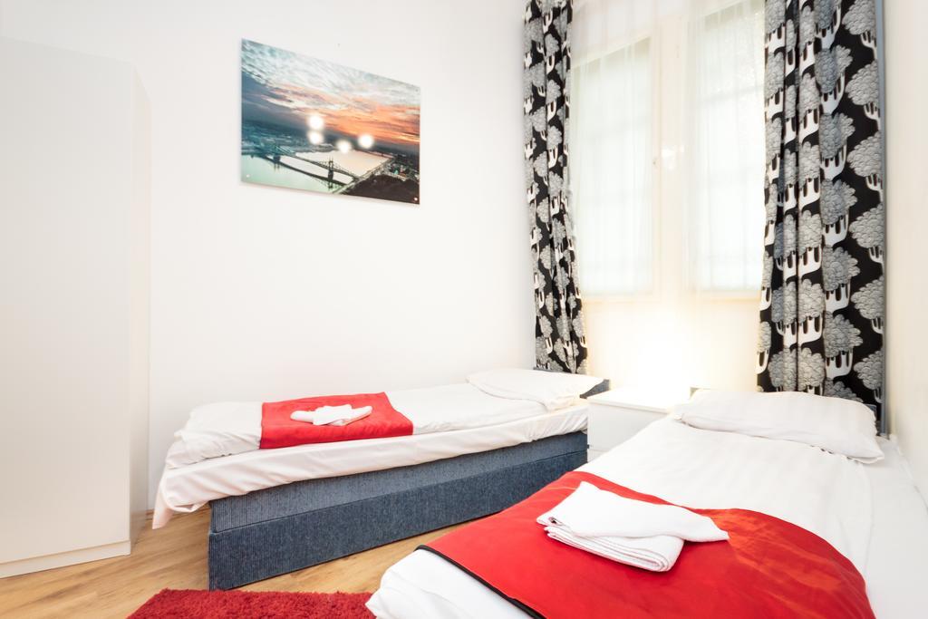 Like Home - City Center - Style Apartment บูดาเปสต์ ภายนอก รูปภาพ