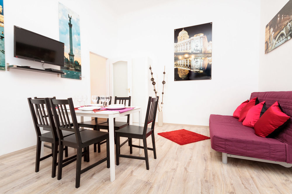 Like Home - City Center - Style Apartment บูดาเปสต์ ภายนอก รูปภาพ