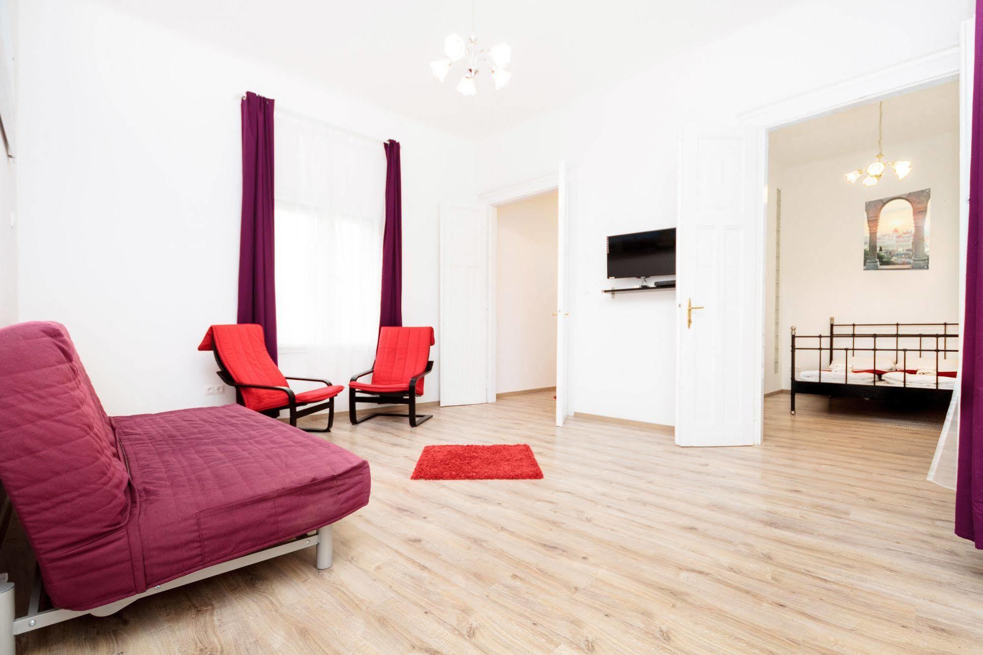 Like Home - City Center - Style Apartment บูดาเปสต์ ภายนอก รูปภาพ