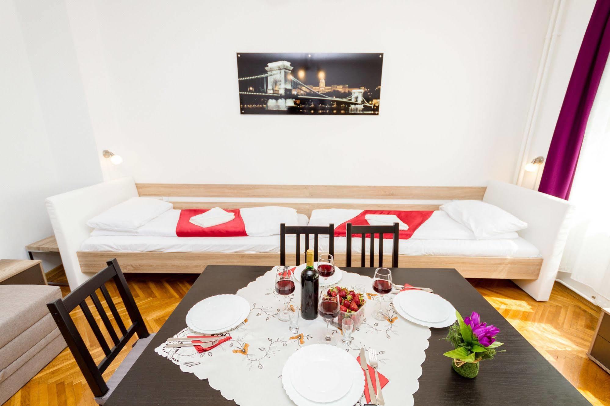 Like Home - City Center - Style Apartment บูดาเปสต์ ภายนอก รูปภาพ